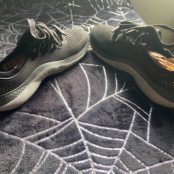 Crocs Running Sneakers - Picture 2 of 4